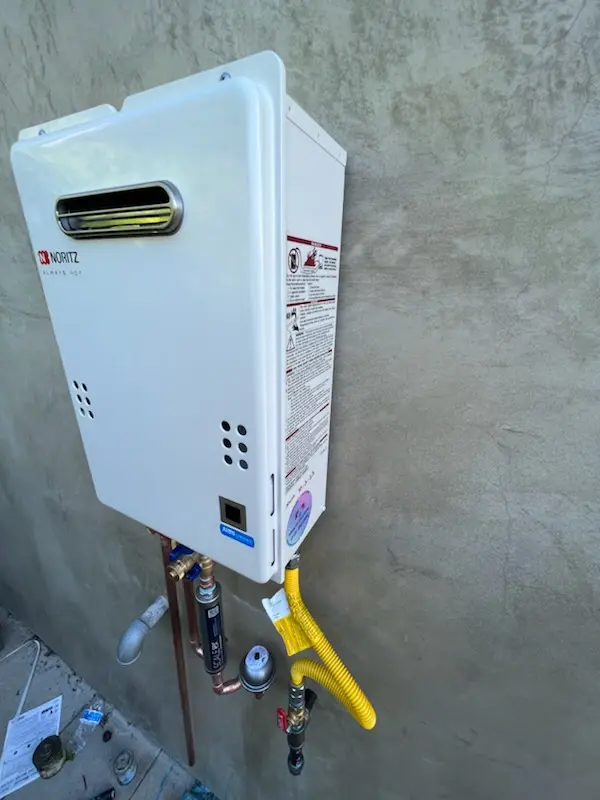 Tankless water heater installation for Las Lomas homes